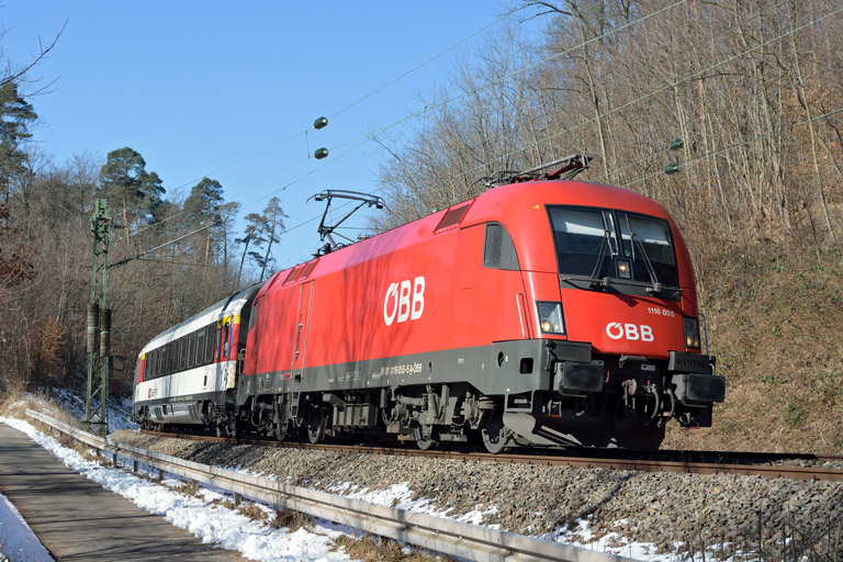 &Ouml;BB 1116 055 mit IC 282 bei km 10,4 (Februar 2018)