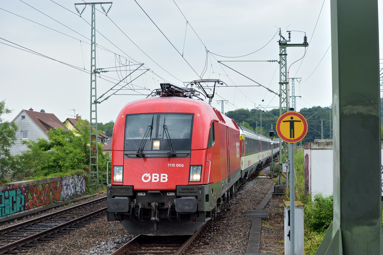 &Ouml;BB 1116 066 mit IC 184 bei km 16,8 (Juni 2018)