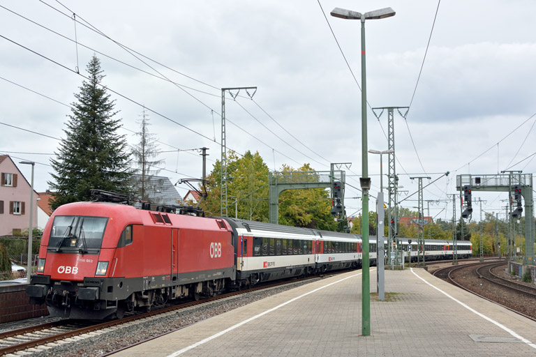 &Ouml;BB 1116 082 mit IC 187 bei km 16,6 (Oktober 2018)