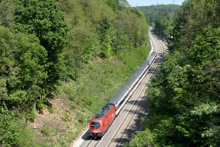 &Ouml;BB 1116 098 mit IC 189 bei km 20,4 (Mai 2018)