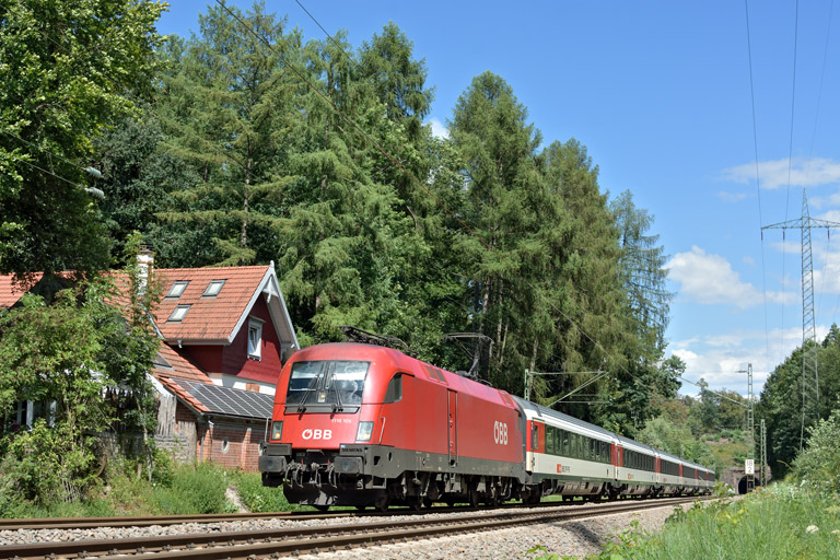 &Ouml;BB 1116 105 mit IC 189 bei km 18,2 (August 2018)