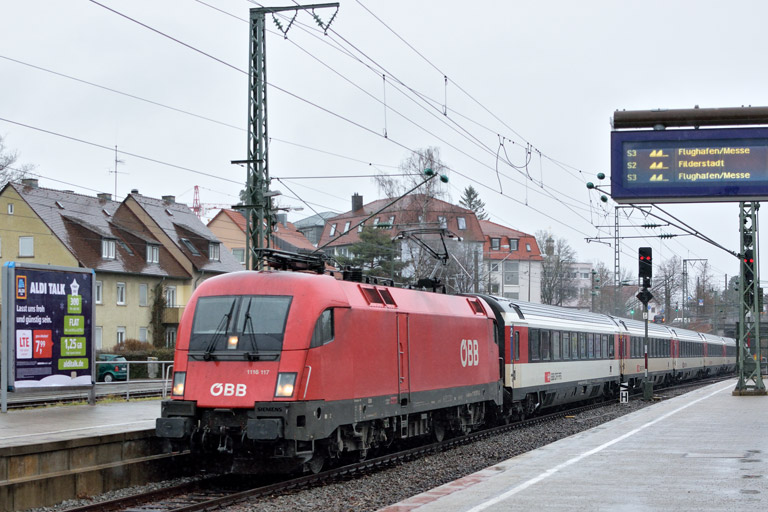 &Ouml;BB 1116 117 mit IC 2947 bei km 15,6 (Januar 2018)
