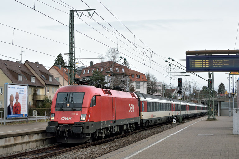&Ouml;BB 1116 122 mit IC 185 bei km 15,6 (Dezember 2018)
