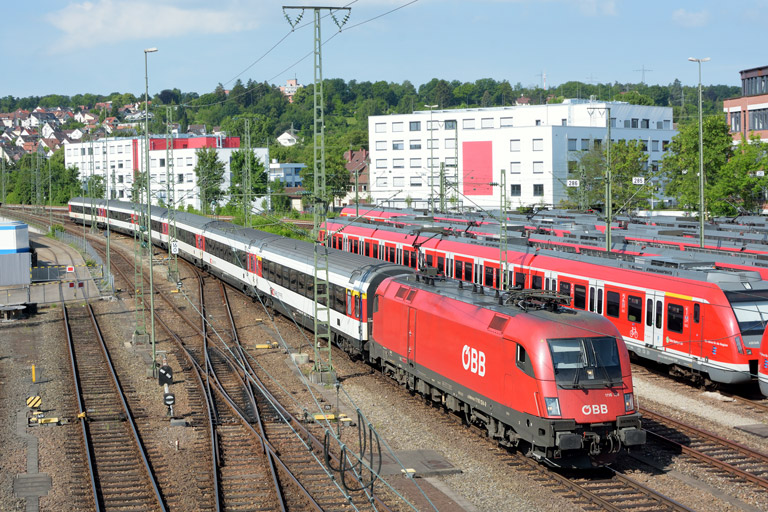 &Ouml;BB 1116 124 mit LPF 79974 bei km 16,0 (Juni 2018)