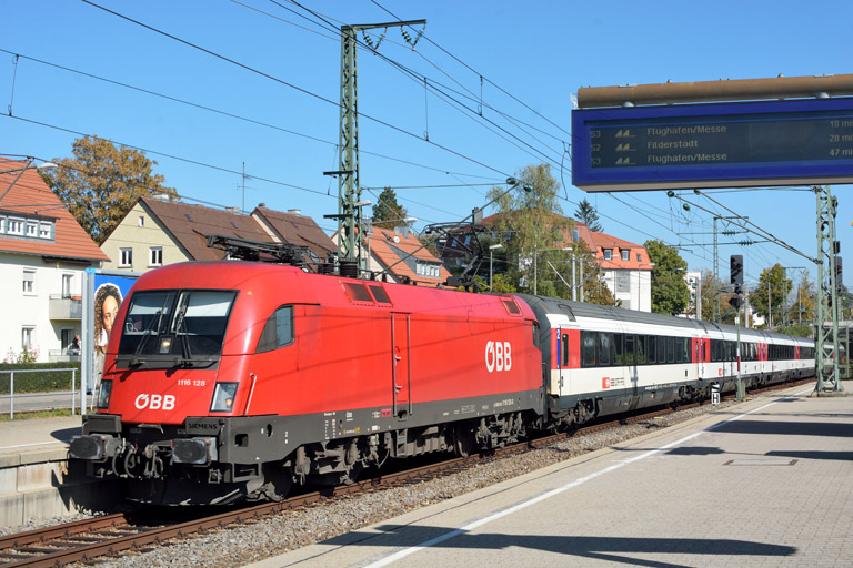 &Ouml;BB 1116 128 mit IC 187 bei km 15,6 (Oktober 2018)