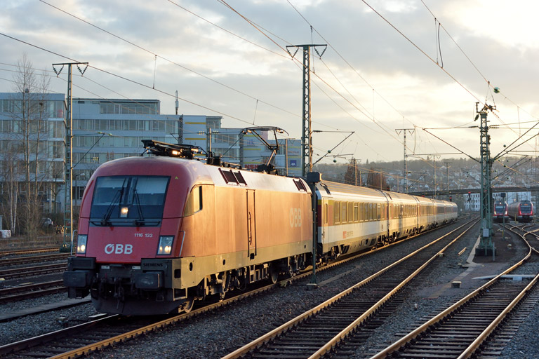 &Ouml;BB 1116 133 mit IC 186 bei km 15,8 (Februar 2018)