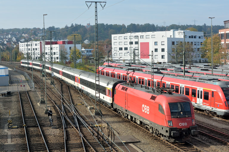 &Ouml;BB 1116 133 mit IC 282 bei km 16,0 (Oktober 2018)