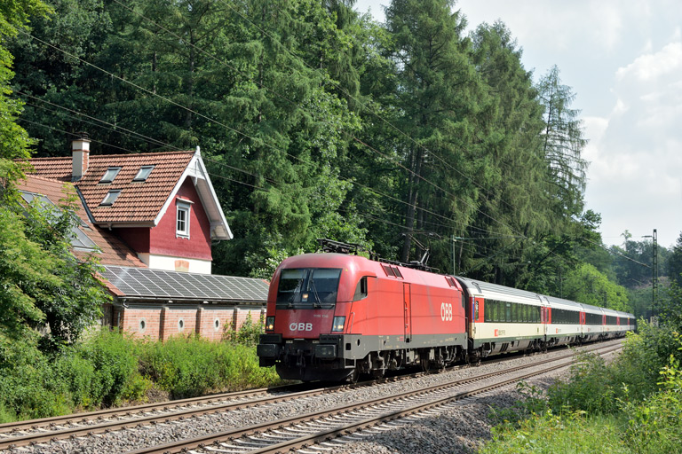 &Ouml;BB 1116 138 mit IC 185 bei km 18,2 (Juni 2018)