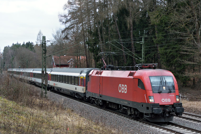 &Ouml;BB 1116 183 mit IC 188 bei km 18,2 (Februar 2018)