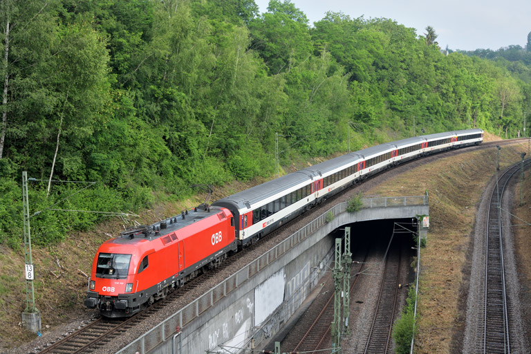 &Ouml;BB 1116 189 mit IC 183 bei km 13,8 (Juni 2018)