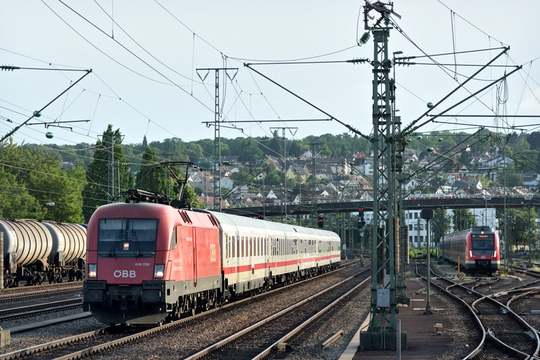 &Ouml;BB 1116 260 mit IC 2334 bei km 15,8 (Mai 2018)