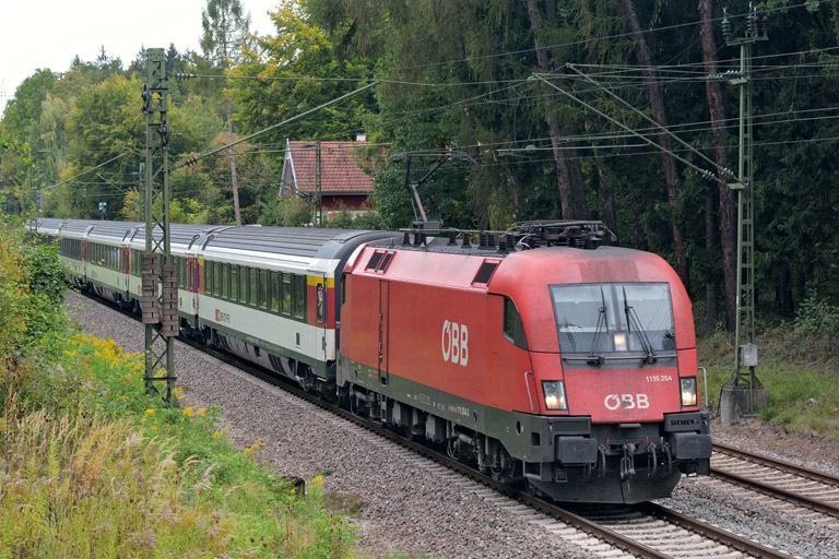&Ouml;BB 1116 264 mit IC 188 bei km 18,2 (Oktober 2018)