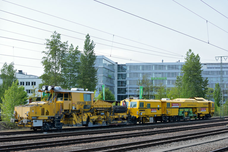Schotterplanier- und Stopfmaschine bei km 15,8 (Mai 2018)