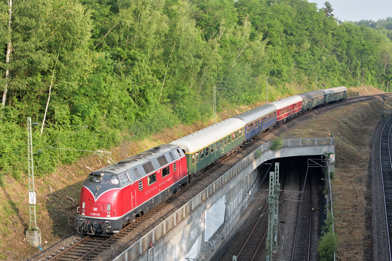 V200 033 mit DPE 23058 bei km 13,8 (Juni 2018)