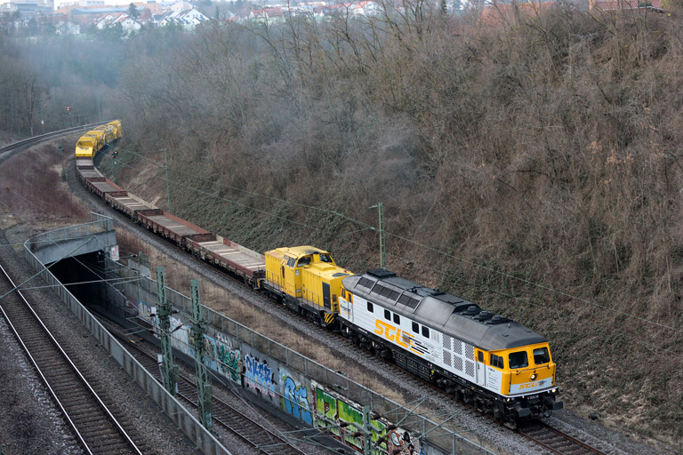 V 300.18 (ex-DR 232 387) und V 150.03 (ex-DR 110 963) bei km 13,8 (M&auml;rz 2018)