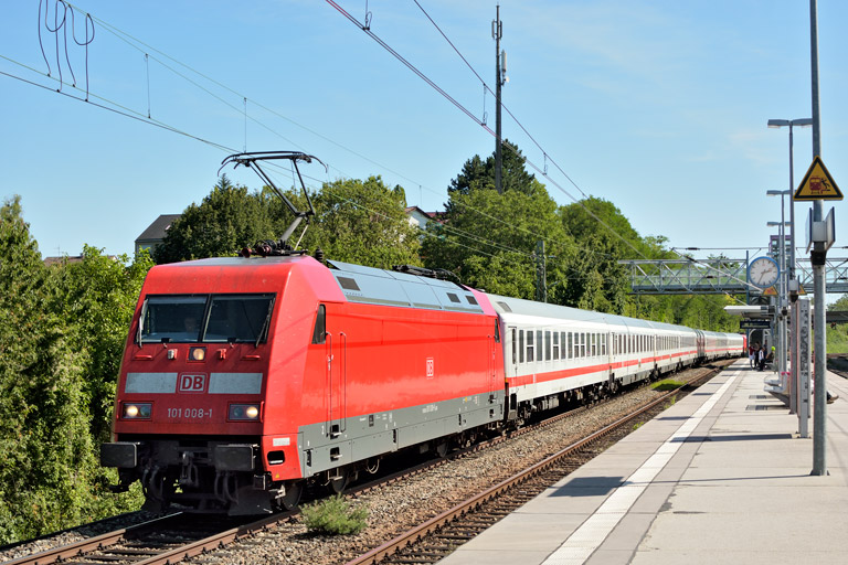 101 008 mit IC 2388 bei km 14,2 (September 2019)