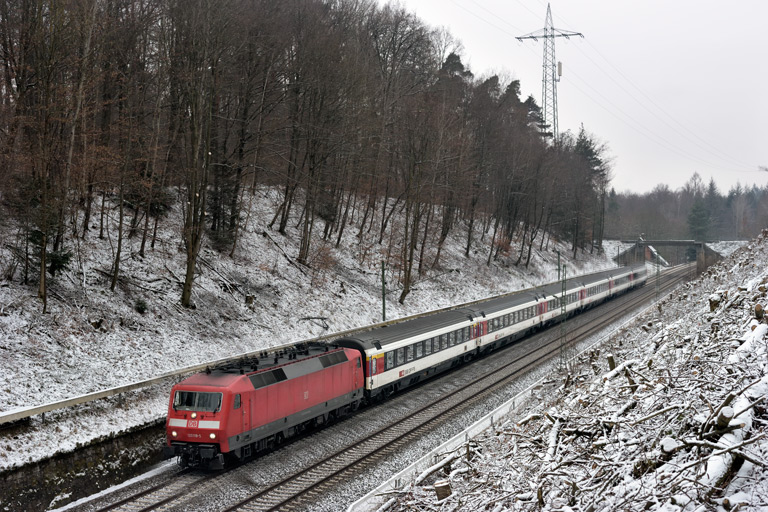 120 118 mit IC 188 bei km 18,8 (Januar 2019)