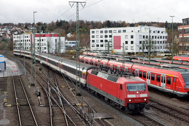 120 132 mit IC 280 bei km 16,0 (November 2019)