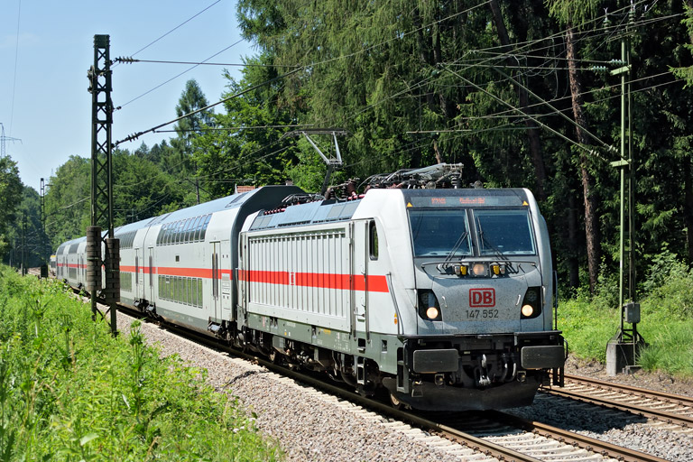 147 552 mit IC 2280/RE 52280 bei km 18,2 (Juni 2019)