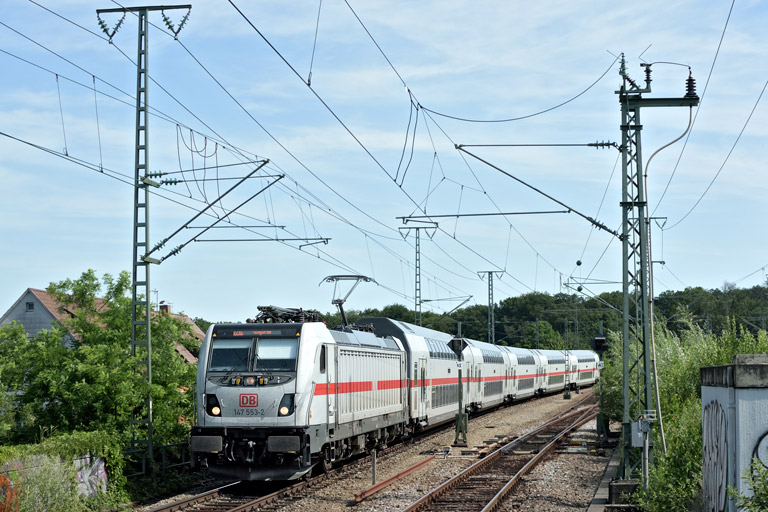 147 553 mit IC 2388/RE 52388 bei km 16,8 (Juni 2019)