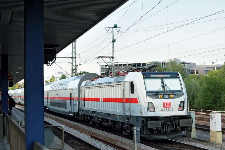 147 554 mit IC 2386/RE 52386 bei km 15,6 (Juli 2019)