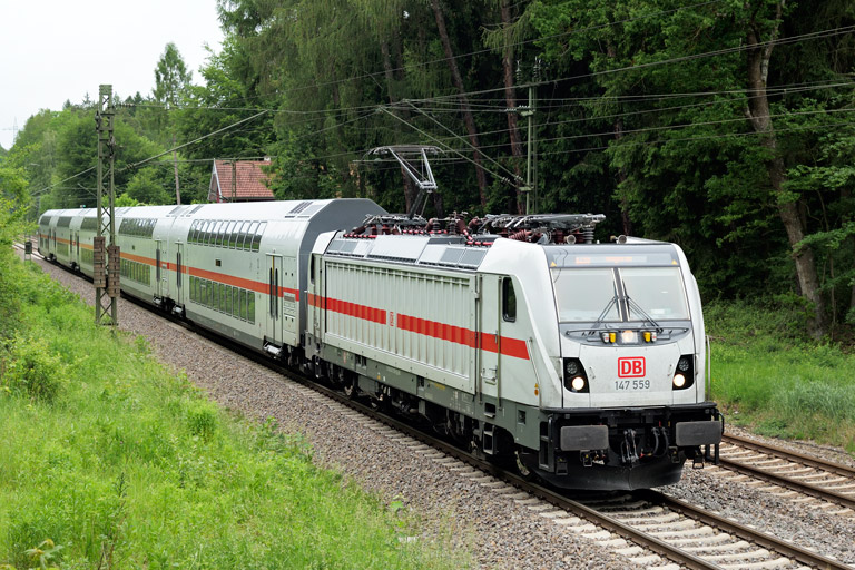 147 559 mit IC 2388/RE 52388 bei km 18,2 (Juni 2019)