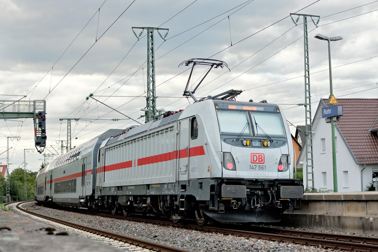 147 561 mit IC 2384/RE 52384 bei km 16,4 (September 2019)