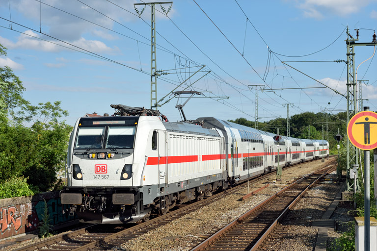 147 567 mit IC 2384/RE 52384 bei km 16,8 (Juni 2019)