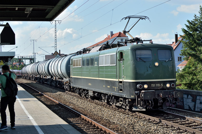 151 119 mit DGS 69538 bei km 16,8 (Juni 2019)