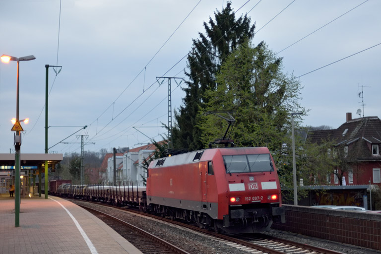 152 097 mit EZ 52099 bei km 16,8 (April 2019)