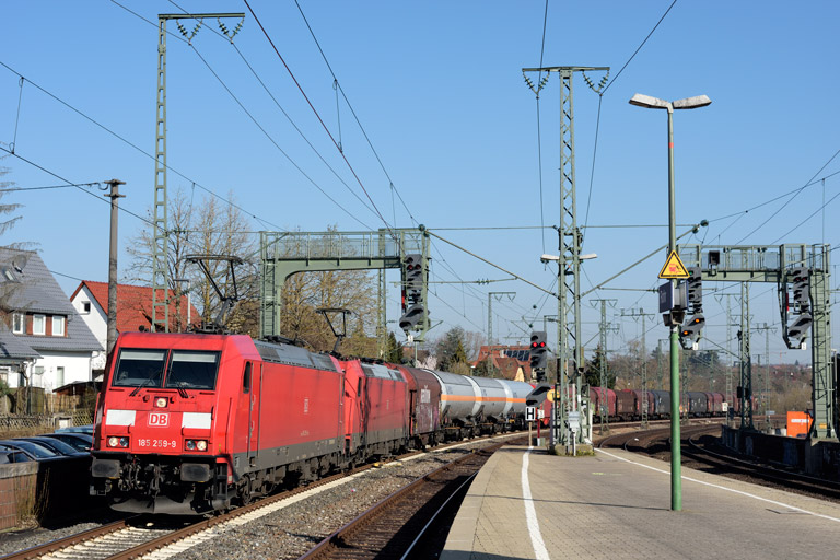 185 259 und 185 370 mit EZ 52093 bei km 16,6 (M&auml;rz 2019)