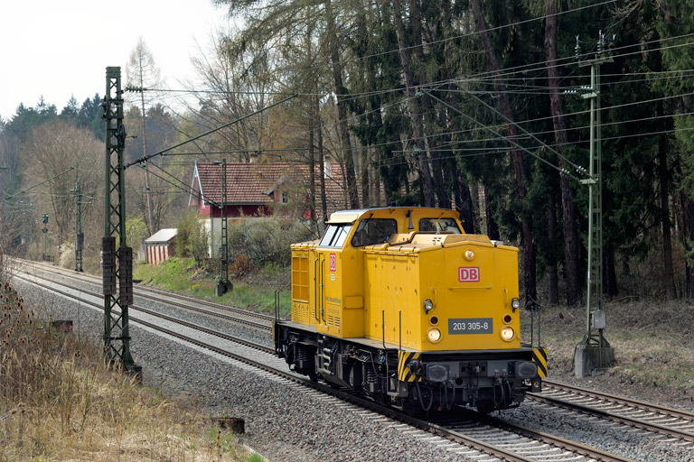 203 306 als Tfzf 92606 bei km 18,2 (April 2019)