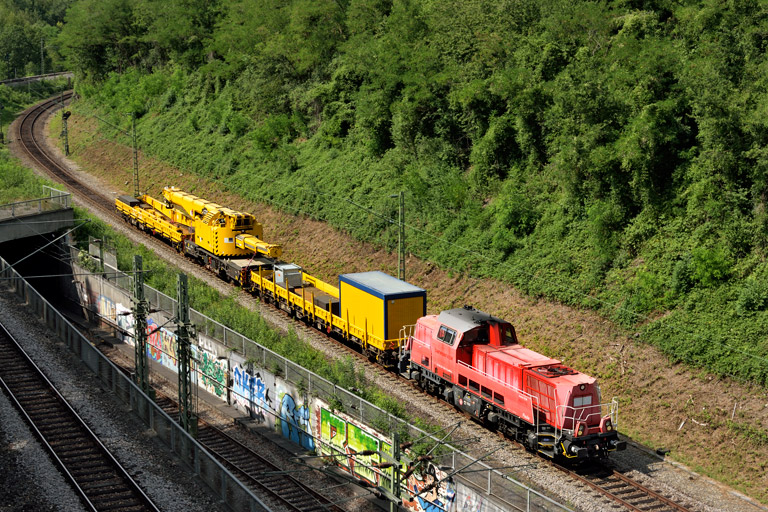 261 004 mit DGV 93799 bei km 13,8 (Juli 2019)