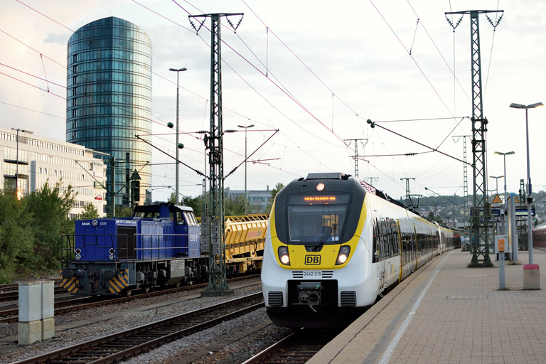 3442 215 und 3442 207 als RE 17612/17662 bei km 15,6 (September 2019)