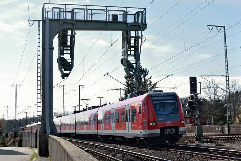 423 004 als S61 bei km 16,6 (M&auml;rz 2019)