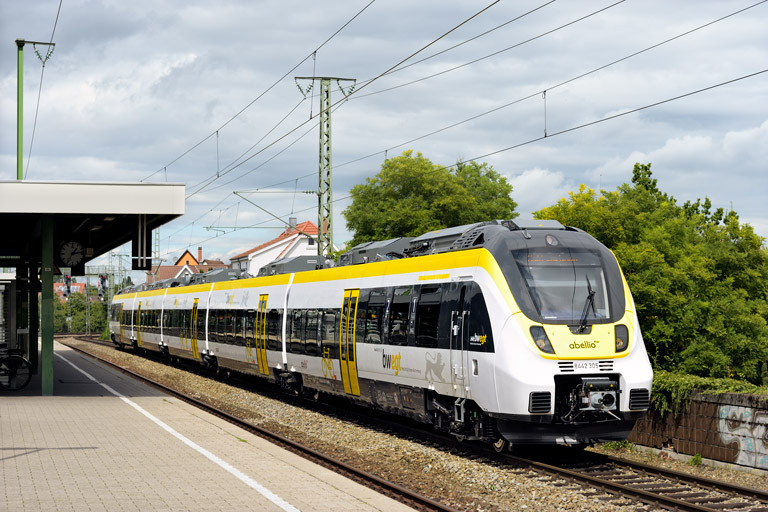 Abellio 8442 305 als DbZ 93314 bei km 16,8 (August 2019)