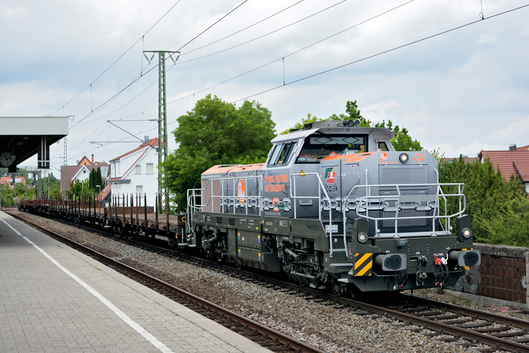 DE 18 mit BauZ 94030 bei km 16,8 (Juli 2019)