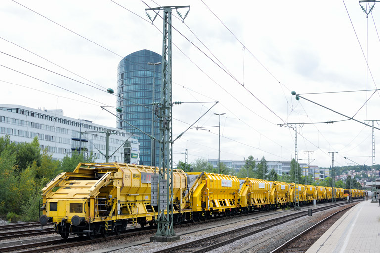 Gleisumbauzug bei km 15,4 (Juli 2019)