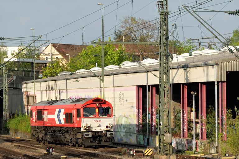 HGK DE 669 als Tfzf 92521 bei km 15,4 (April 2019)