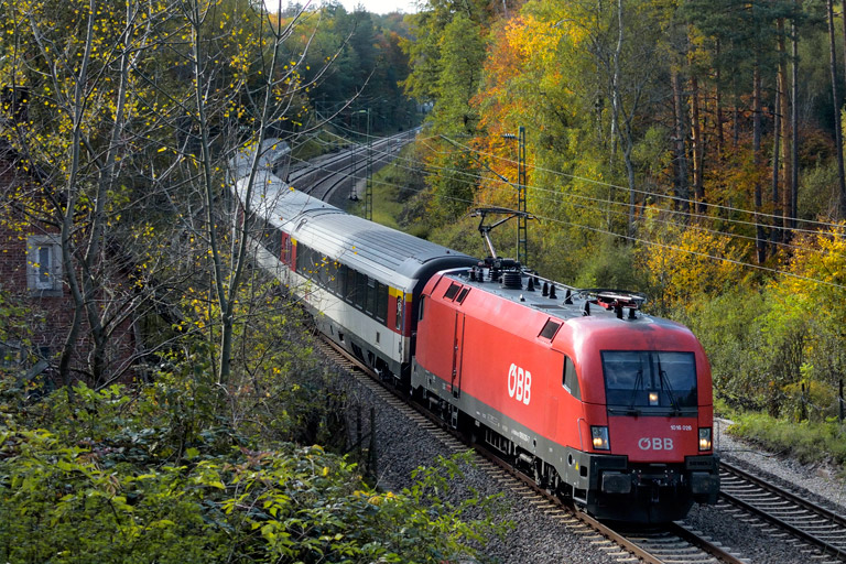 &Ouml;BB 1016 026 mit IC 188 bei km 19,2 (Oktober 2019)