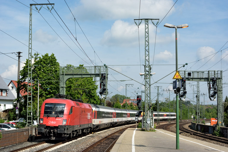 &Ouml;BB 1016 027 mit IC 185 bei km 16,6 (Mai 2019)