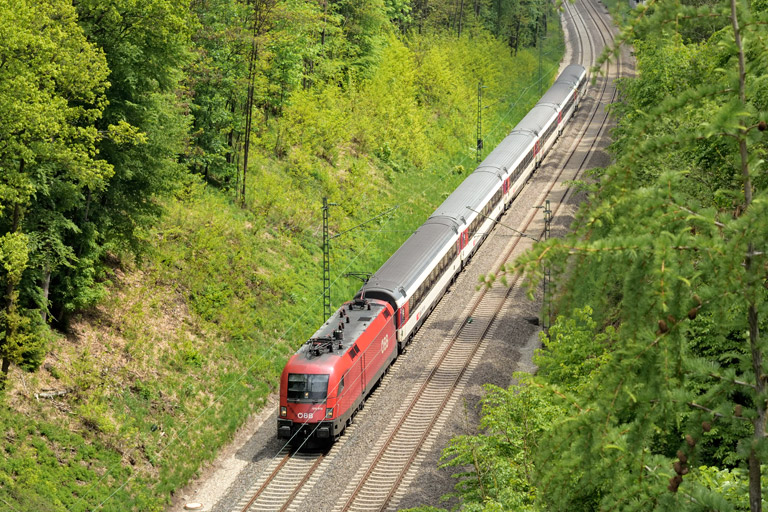 &Ouml;BB 1016 030 mit IC 187 bei km 20,4 (Mai 2019)