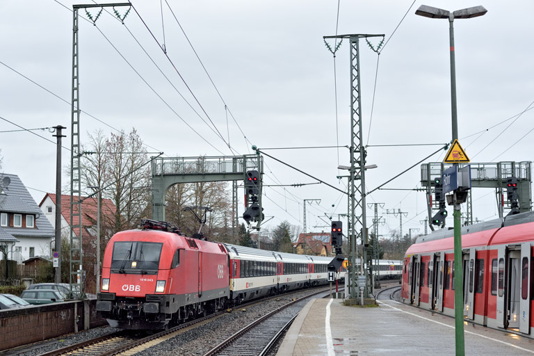 &Ouml;BB 1016 043 mit IC 189 bei km 16,6 (Dezember 2019)