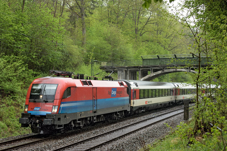&Ouml;BB 1116 045 mit IC 281 bei km 11,6 (April 2019)