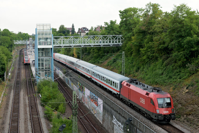 &Ouml;BB 1116 055 mit IC 2821 bei km 14,0 (Juli 2019)