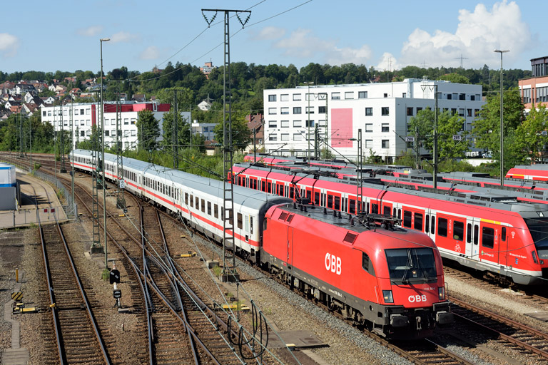 &Ouml;BB 1116 084 mit IC 2232 bei km 16,0 (August 2019)