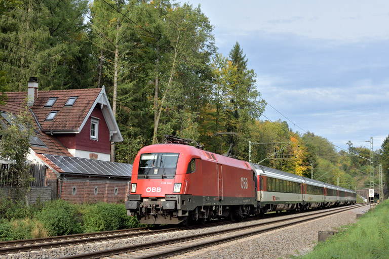 &Ouml;BB 1116 086 mit IC 281 bei km 18,2 (Oktober 2019)
