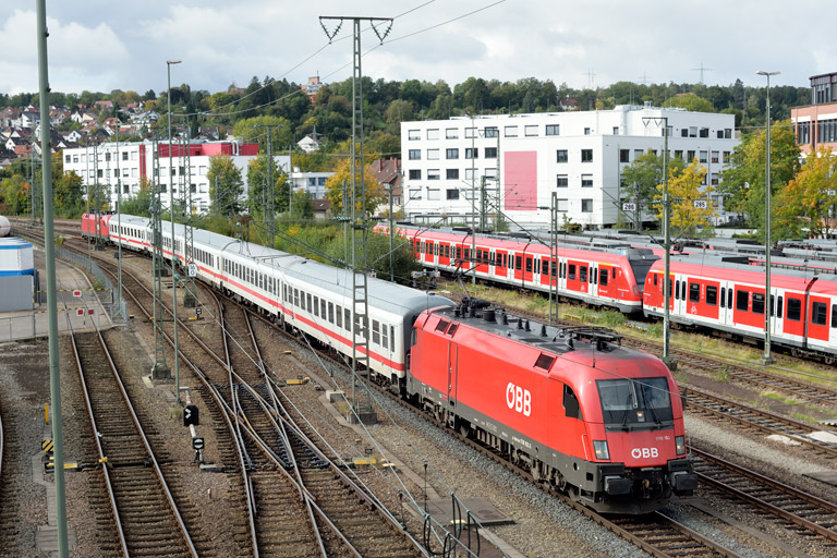 &Ouml;BB 1116 102 mit IC 2232 bei km 16,0 (Oktober 2019)