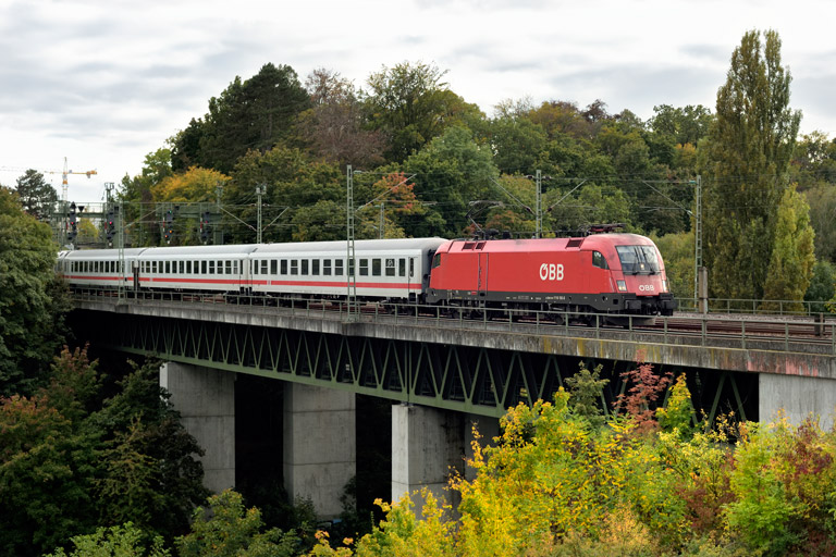 &Ouml;BB 1116 135 mit IC 2336 bei km 14,6 (Oktober 2019)
