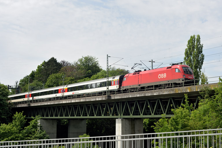 &Ouml;BB 1116 145 mit IC 282 bei km 14,6 (Juni 2019)